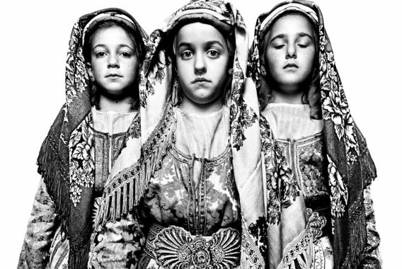 @Platon_10_15 Ausstellung KiS 06-09 2025; Coming Home: Greece: Three Girls; 2004-2014; @Platon